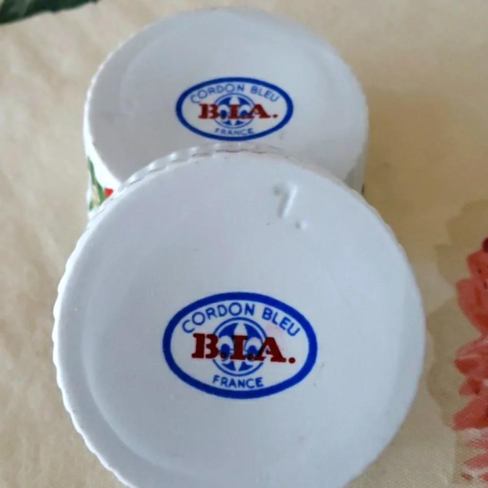 Cordon Bleu BIA Ramekin/Souffle Strawberry Design Set of 2 Porcelaine